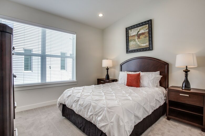 Modern Dallas Townhome 2 Br Fully Furnis