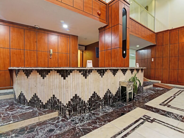 Oyo 367 Season Hotel