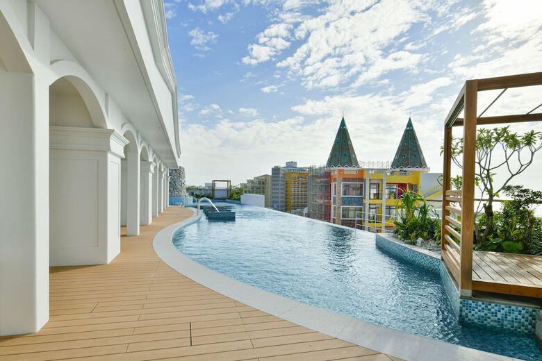 Hotel Lequ Okinawa Chatan Spa & Resort