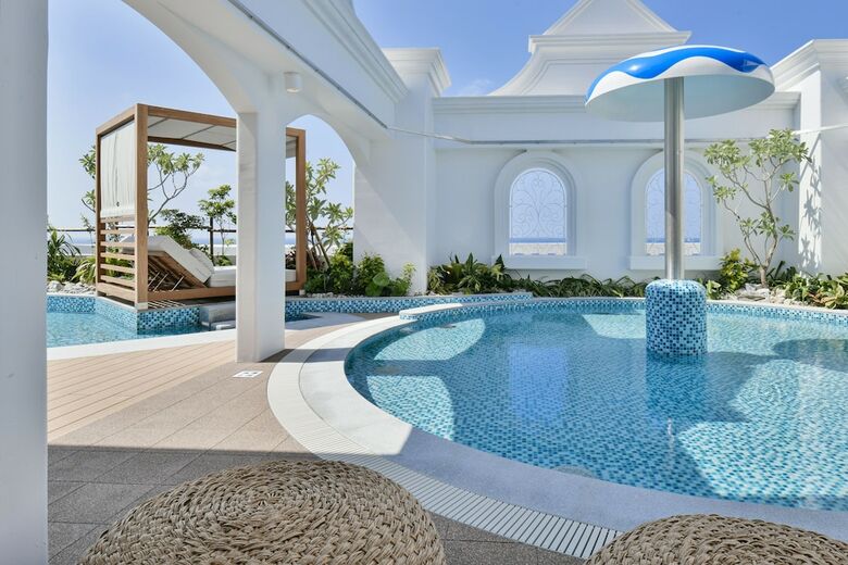 Hotel Lequ Okinawa Chatan Spa & Resort