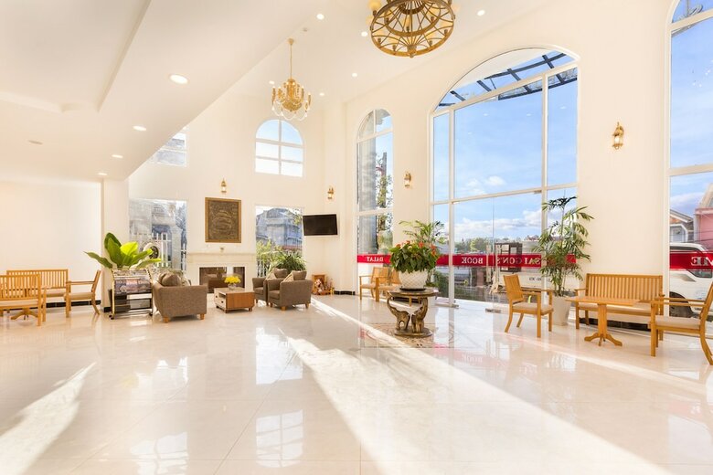 Oyo 585 Saigon Book Hotel Da Lat