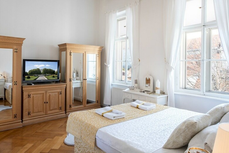 Bright 1bdr Apartment In The City Center