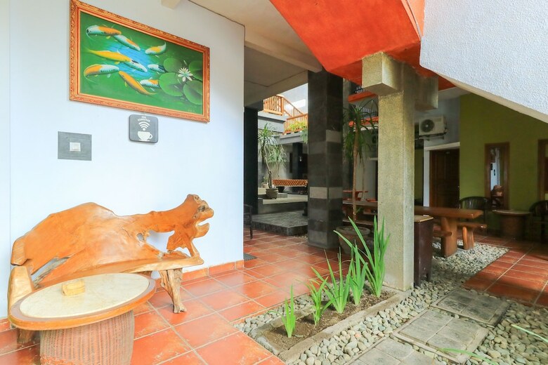Hotel Deseruni Guest House
