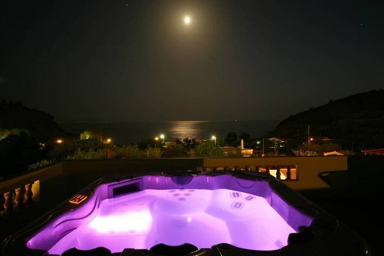 Apartamentos Studio Close To The Beach/ Garden With Jacuzzi & Bbq