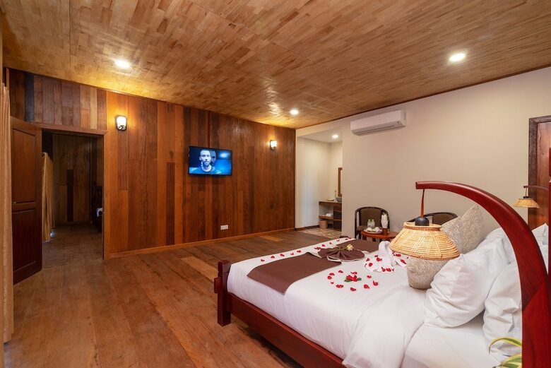 Hotel Family Wooden Boutique