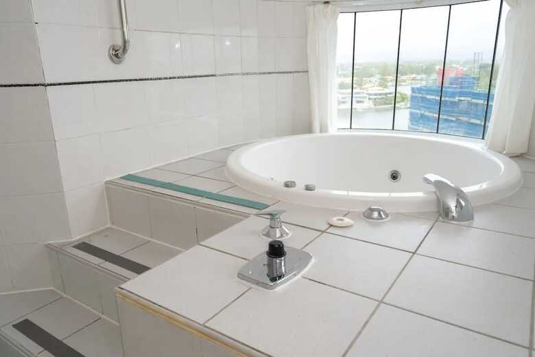 Comfortable 2 Bedroom Apartment With River Views