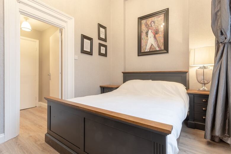 Elegant 2 Bedroom British Themed Apartment