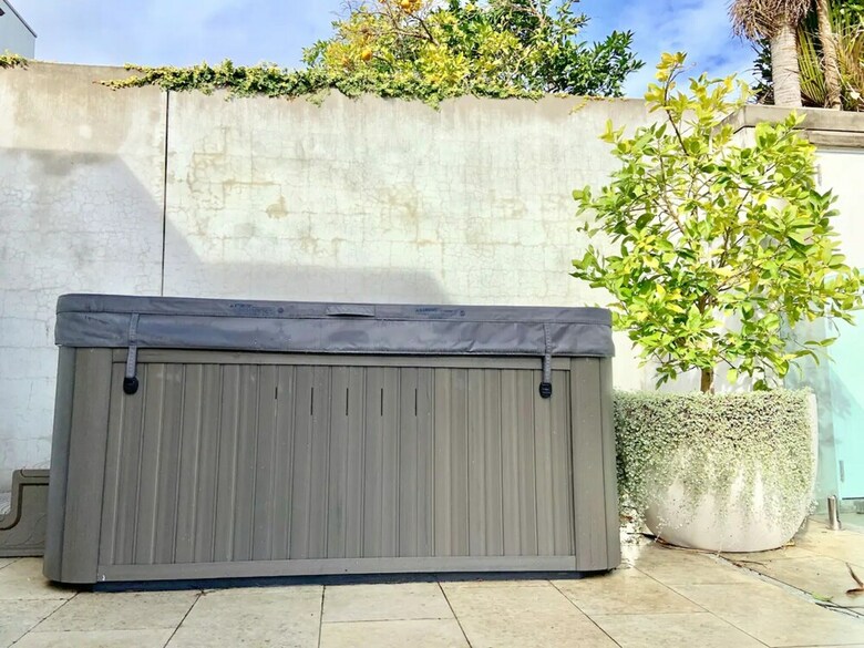 Contemporary Villa With Harbour Views And Pool