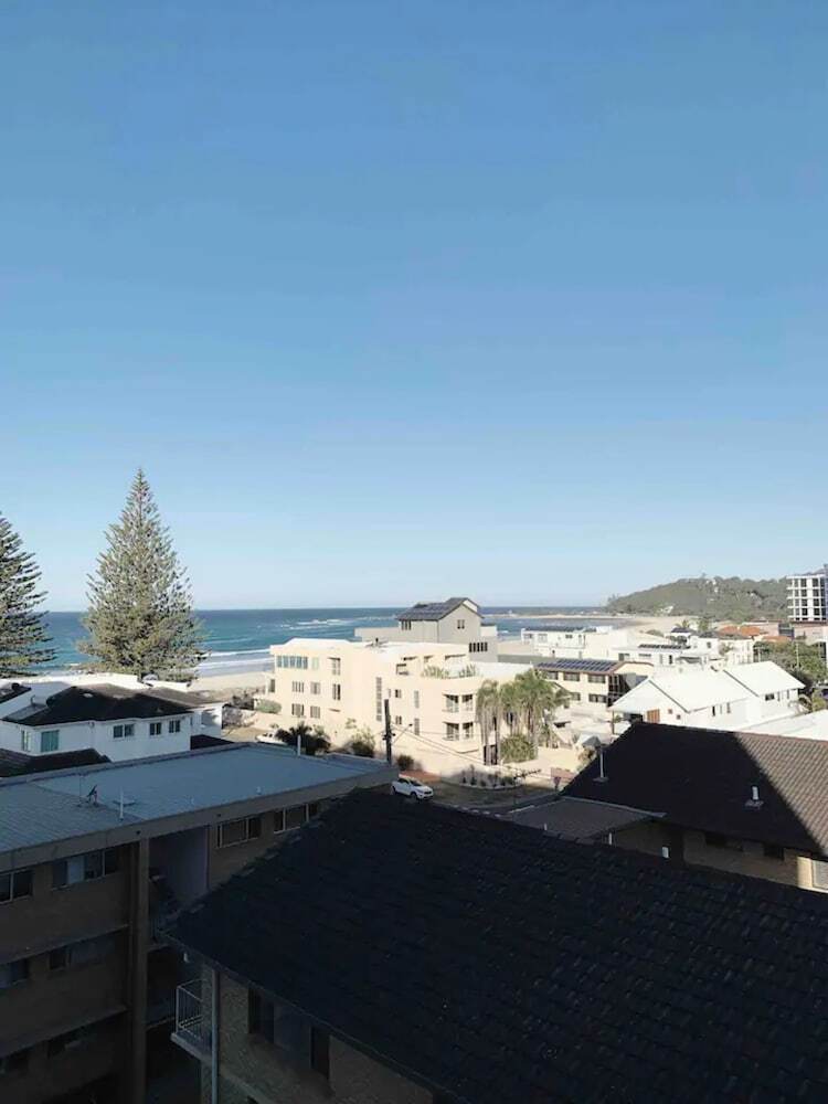 Modern 2 Bedroom Palm Beach Apartment With Ocean Views