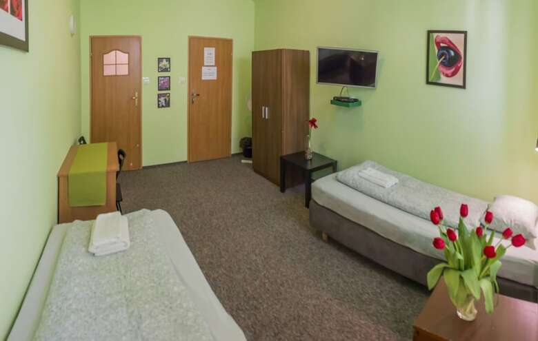 Hostal Flower Rooms & Apartments