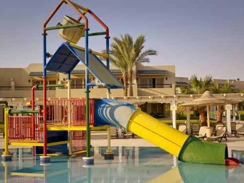 Hotel Coral Sea Holiday Village