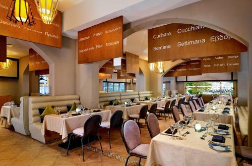 Hotel Coral Sea Holiday Village
