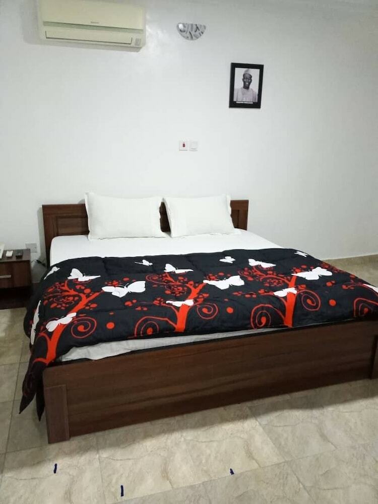 Hotel Terrag Luxury Suites Inn