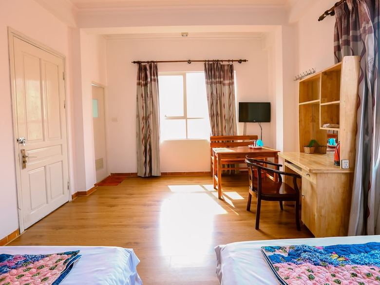 Oyo 575 Van Xuan Hotel