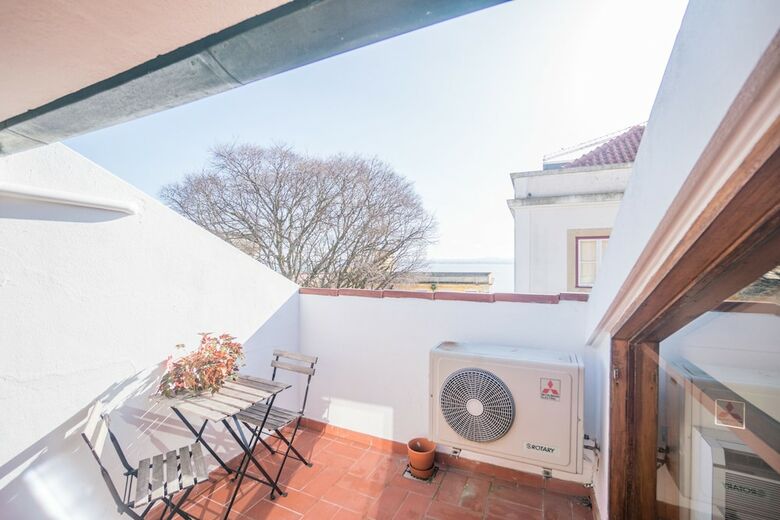 Amendoeira`s Terrace Apartment With River View