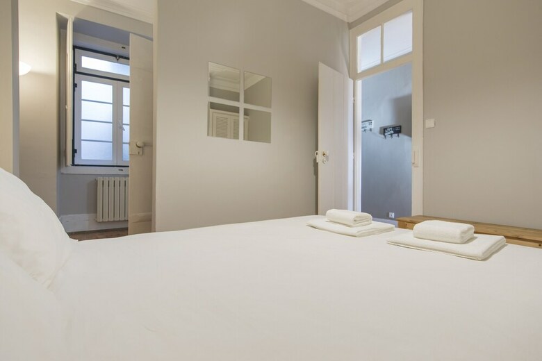 Trendy & Lightful Apartment