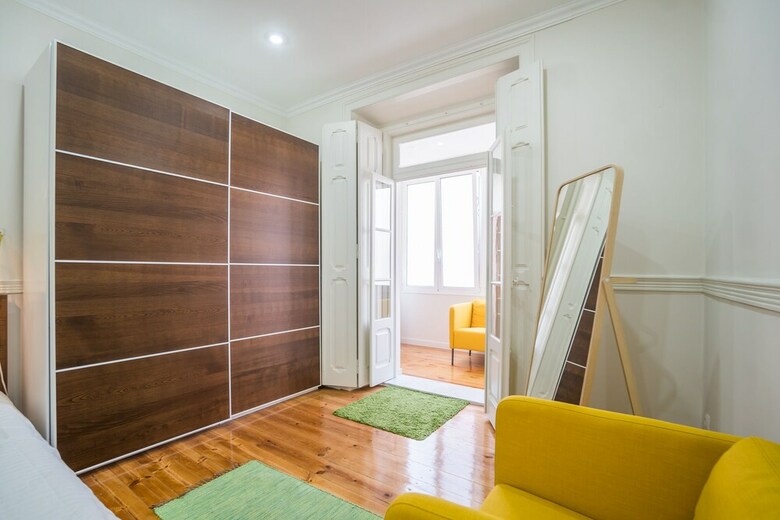 Colorful And Bright 3 Apartment