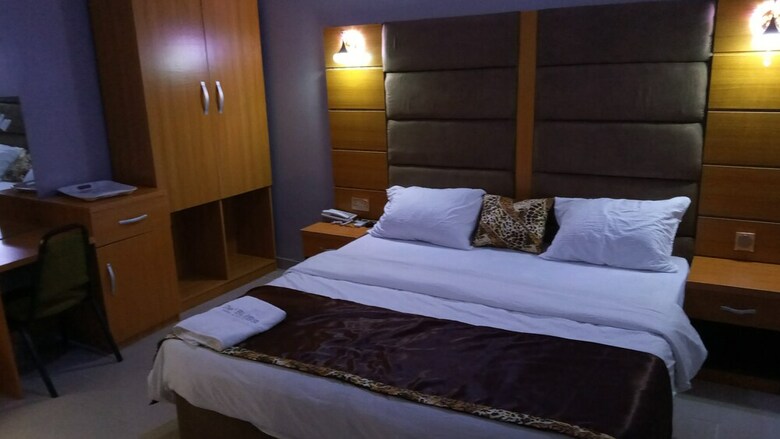De'bliss Gold Hotel & Suite