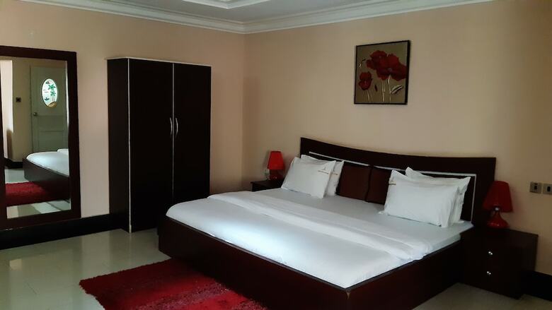 Hotel Top-notch Suites And Apartments