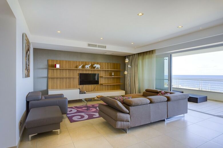 Apartamentos Luxury Seafront Oasis In Central Sliema W/ Pool