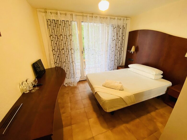 Ah Hotel