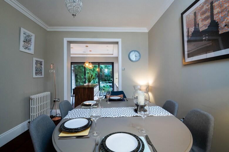 Majestic Modern Home Close To Waterloo�
