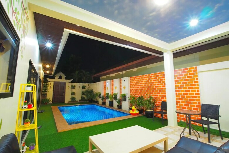 2bdr Majestic Villa - 300 From Beach