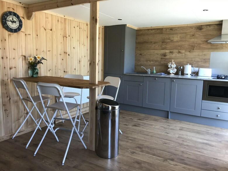 Cabana Orchard Glamping - Apartment Pod - Blossom