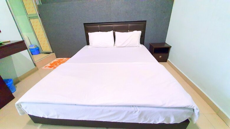 Oyo 89737 Hotel Tishoa