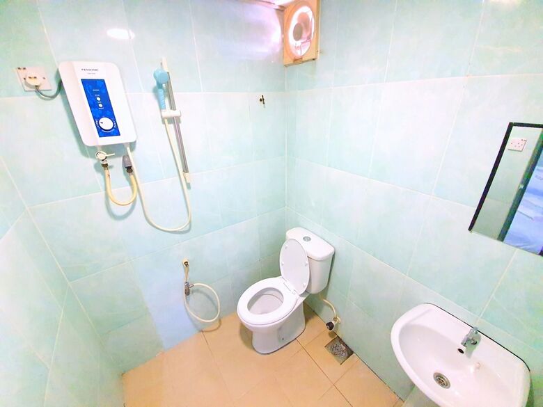Oyo 89737 Hotel Tishoa