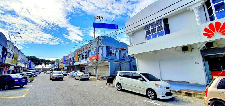 Oyo 89737 Hotel Tishoa