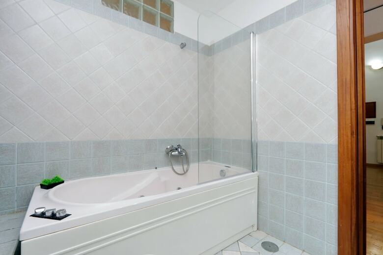 Vatican Spacious Mod� Apartment