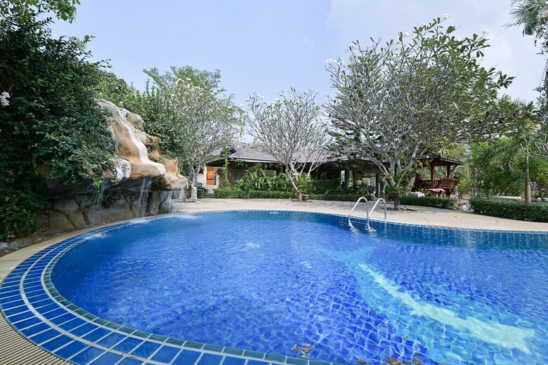 Hotel Oyo Ruenkanthima Resort