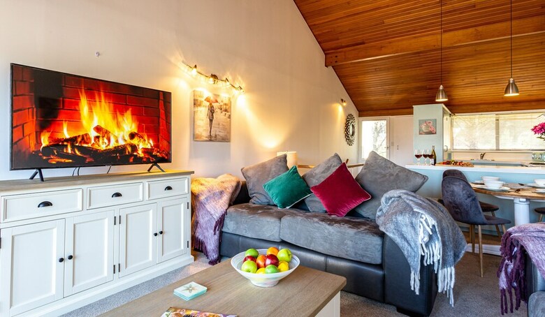 Beautiful Spacious Lake View City Townhouse