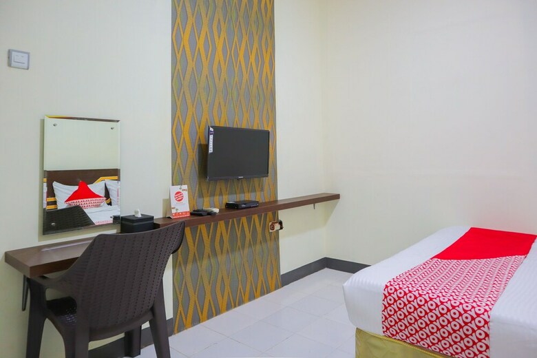 Hostal Oyo 2308 Seven Season Residence