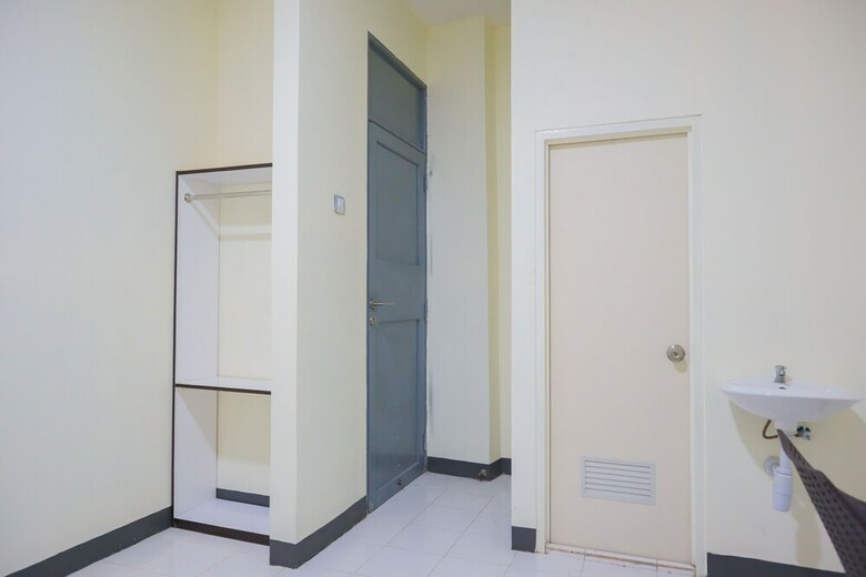 Hostal Oyo 2308 Seven Season Residence
