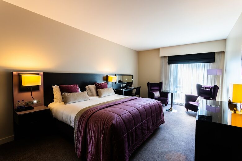 Guildford Harbour Hotel