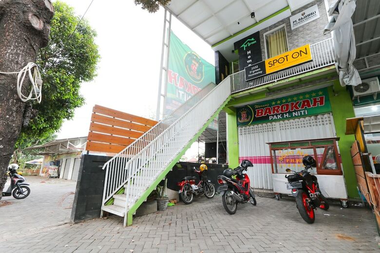 Hostal Spot On 2332 D'green Homestay