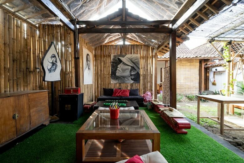 Hostal Oyo 2393 Omahe Nawung