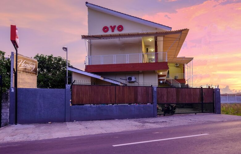 Hostal Oyo 2450 Hening Homestay