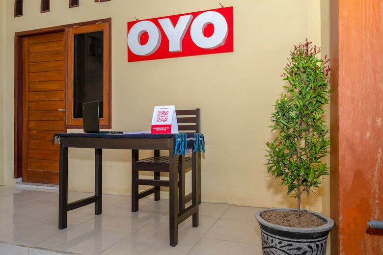 Hostal Oyo 2450 Hening Homestay