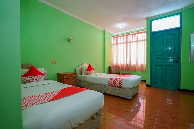 Hostal Oyo 1389 Hotel Carissima