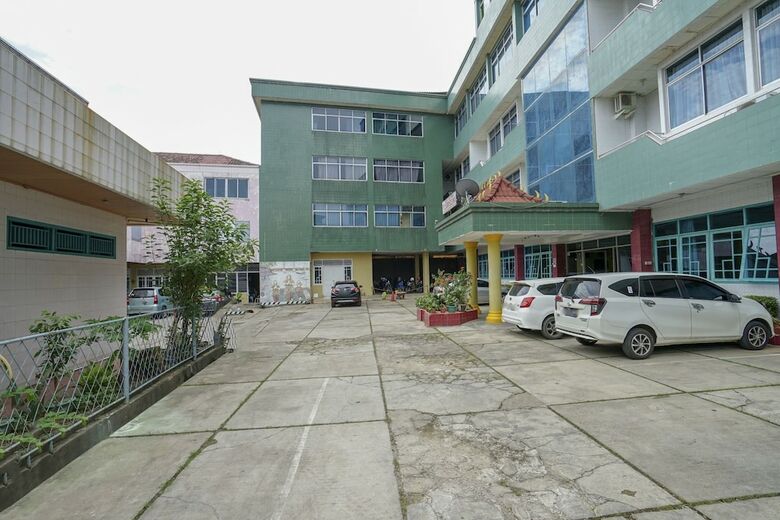 Hostal Oyo 1389 Hotel Carissima