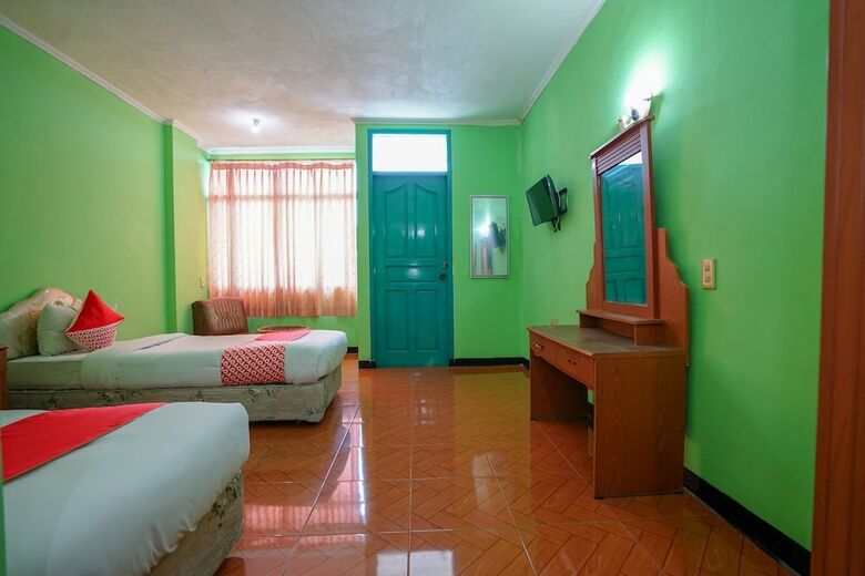 Hostal Oyo 1389 Hotel Carissima