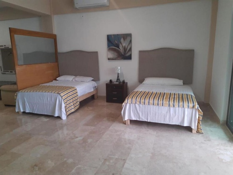 Hotel Suites Aeropuerto 24/7