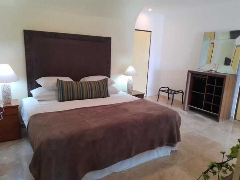 Hotel Suites Aeropuerto 24/7