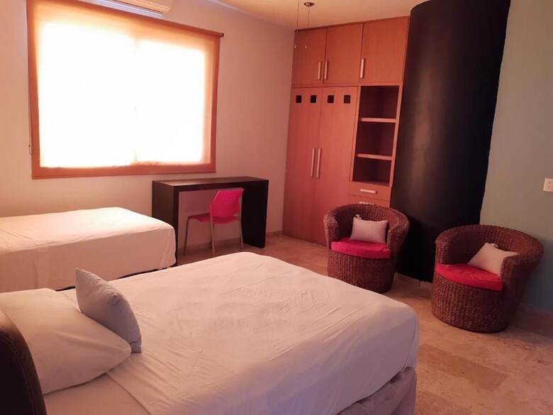 Hotel Suites Aeropuerto 24/7