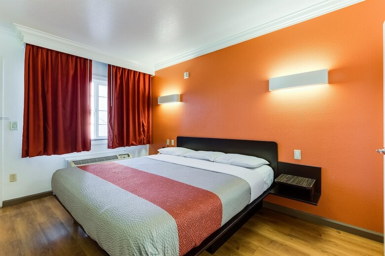 Motel 6 San Jose Convention Center