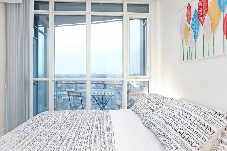 Fabulous Condo In Heart Of Downtown