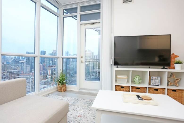 Fabulous Condo In Heart Of Downtown